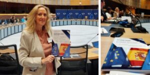 Encuentro Anual como Trade Champion en la Comisión Europea en Bruselas - Cristina Peña con el paper