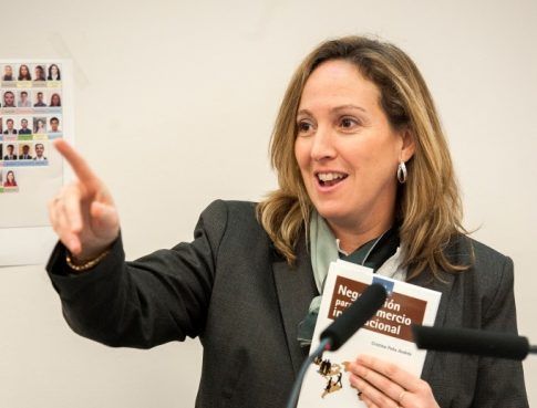 presentando-libro-en-ie-2