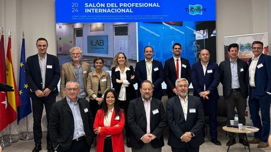AFORO COMPLETO en el I Salón del Profesional Internacional” de TuComex en Madrid